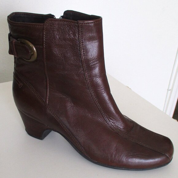 Clarks Artisan Womens Brown Leather Side Zip Ankle Boot - Size 8.5M - Picture 2 of 9